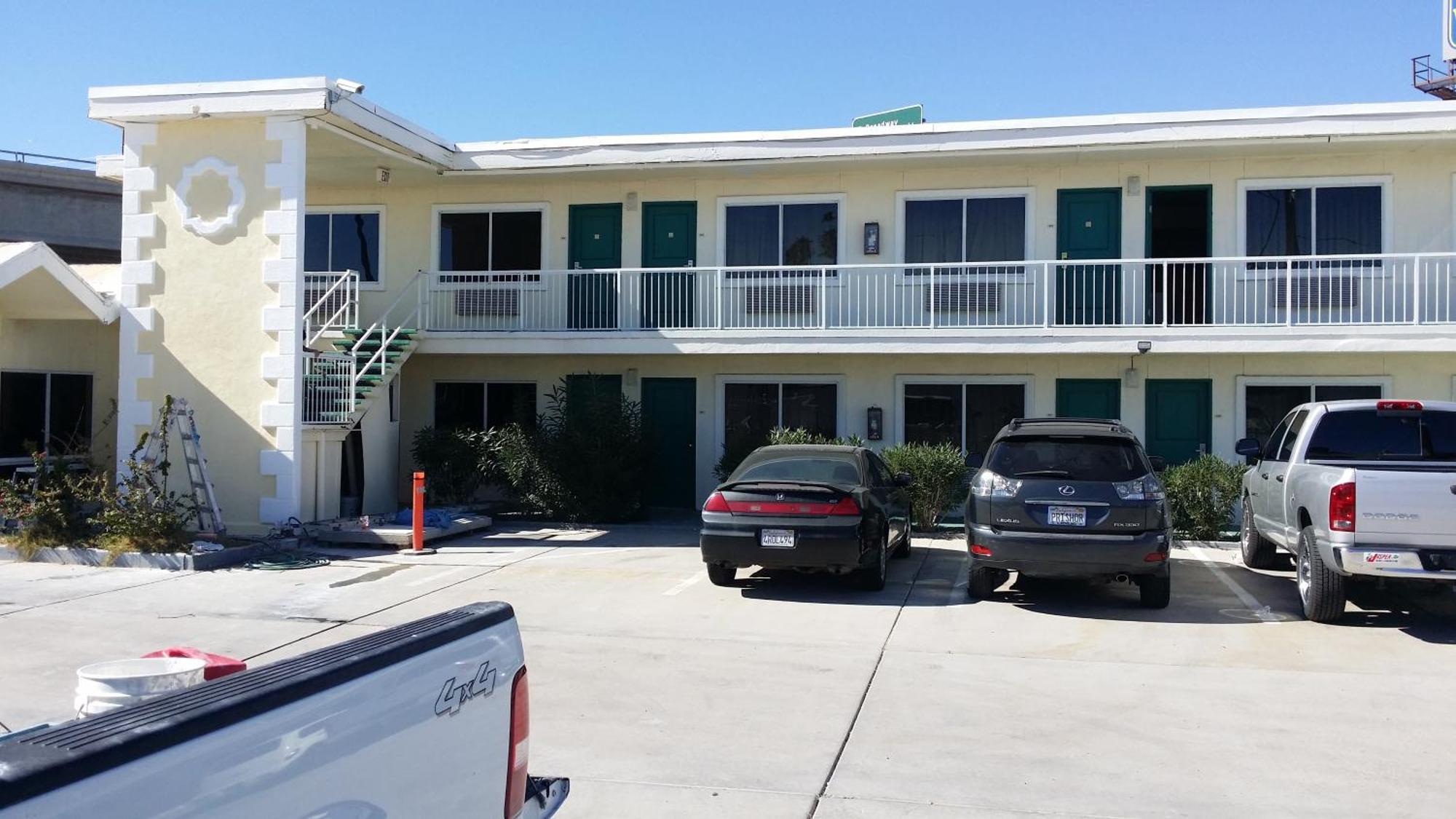 Desert Mirage Inn & Suites Needles Exterior photo